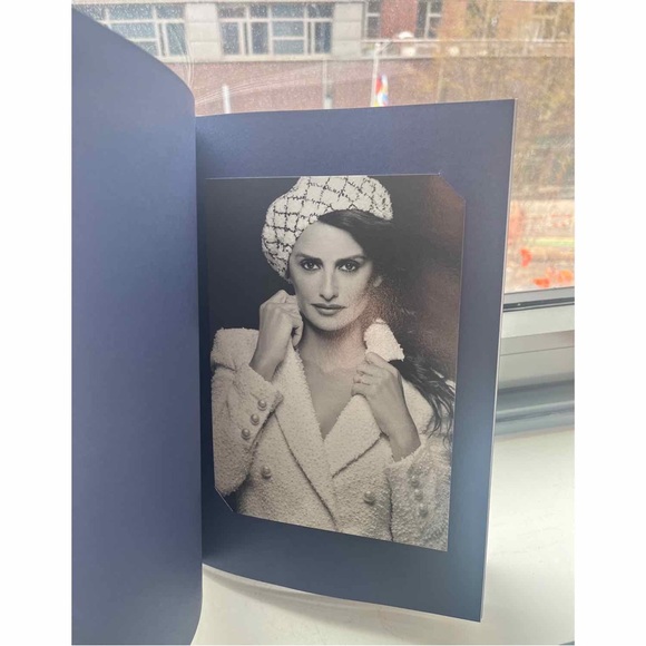 CHANEL Cruise 2018/19 Look Book - Karl Lagerfeld & Penelope Cruz - Picture 3 of 3